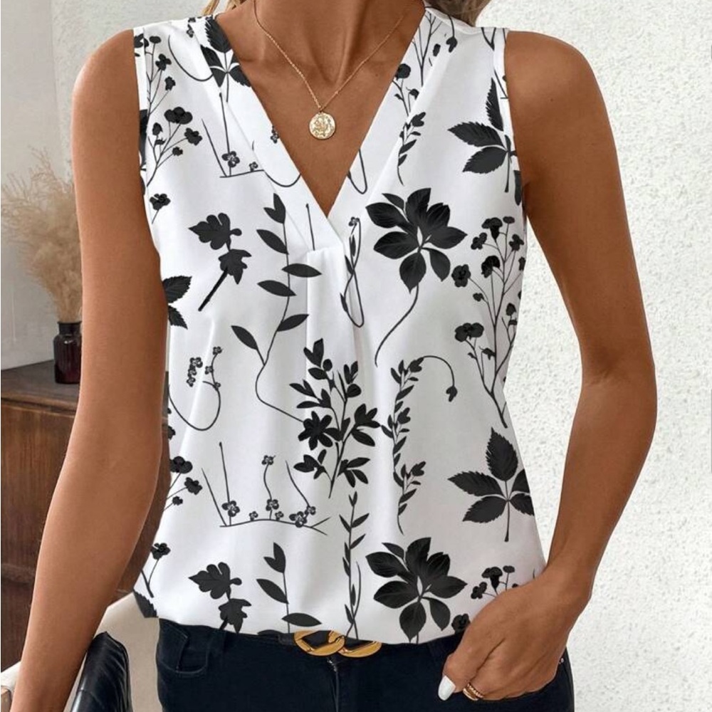 NWOT Size M Floral Black and White Sleeveless Top Dressy Casual Workwear Summer